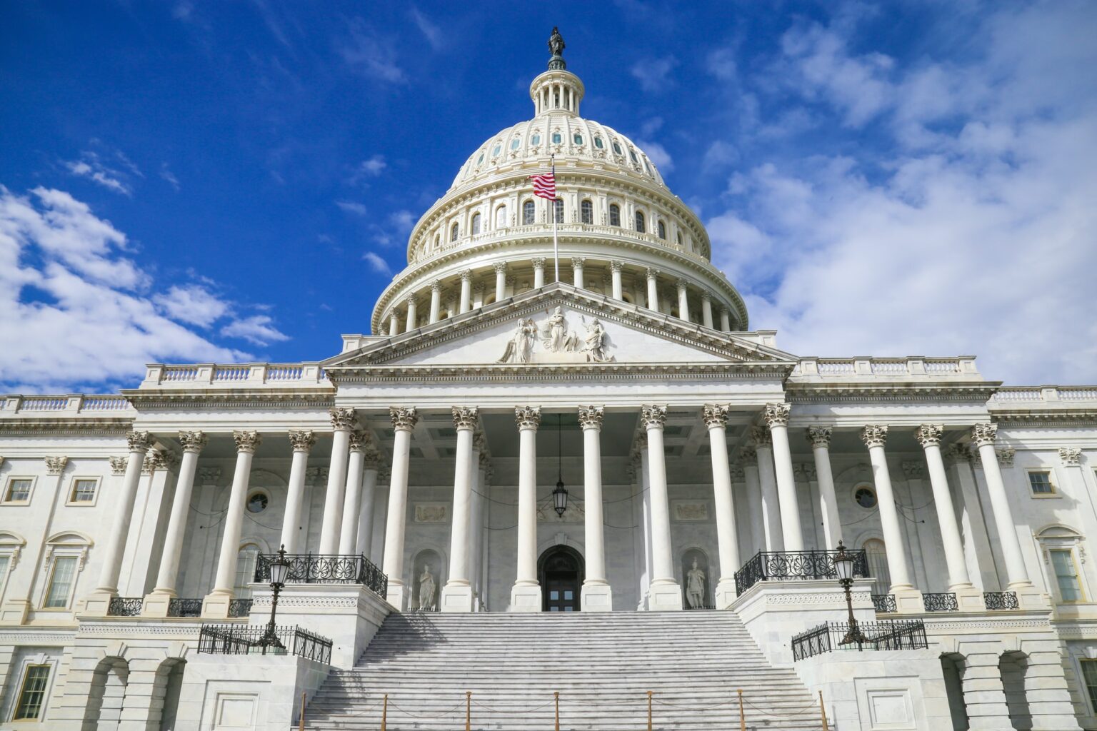 Photo the the US Capital with the USA flag