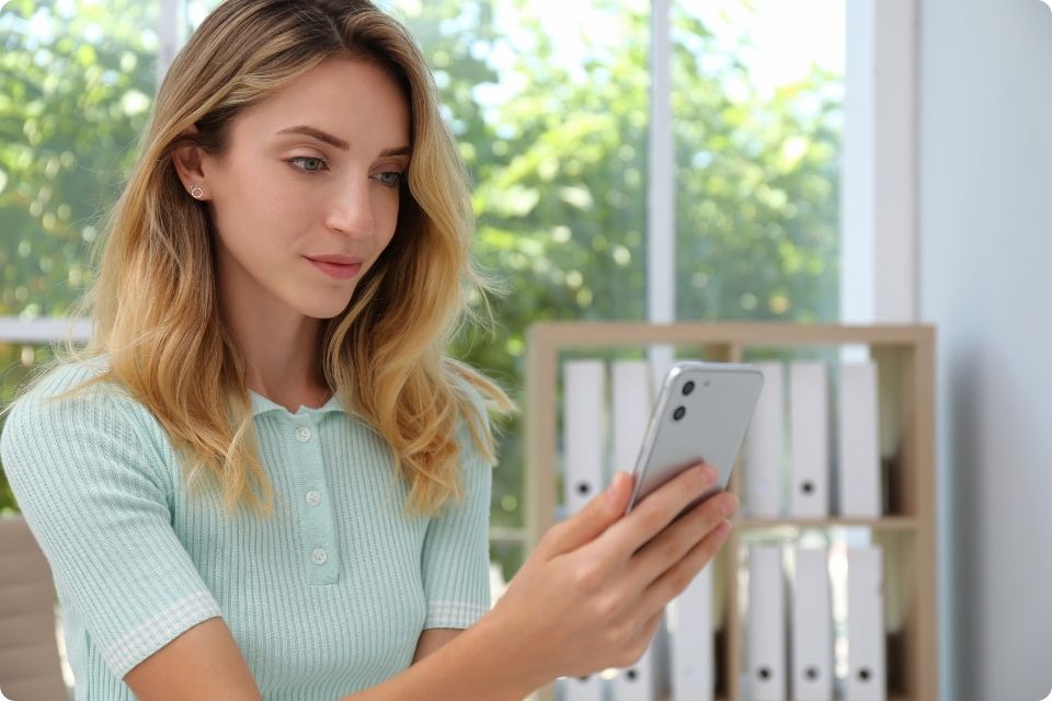 4 | Complycube Face authentication with phone for biometric enrollment and face verification